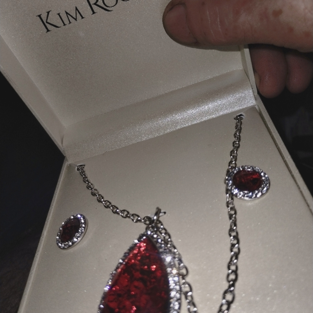 Necklace earrings